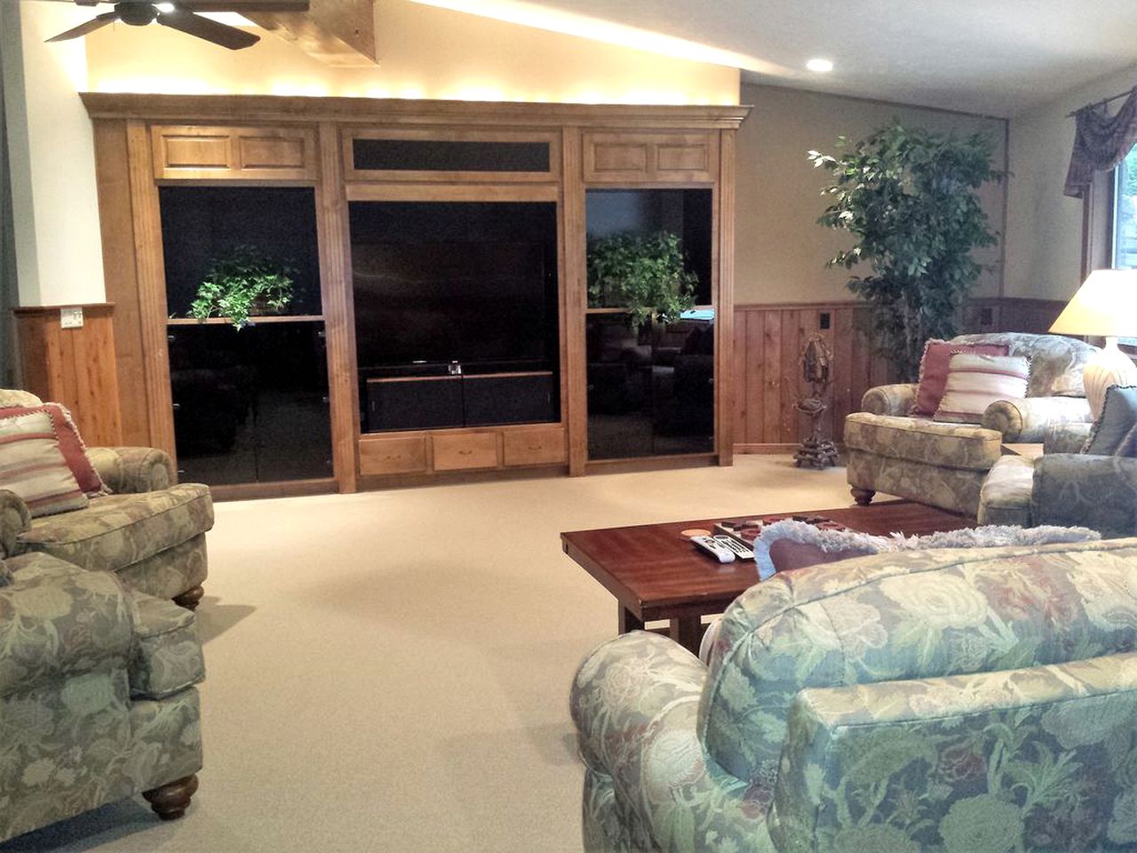 Amazing Mountainside Vacation Rental with Private Hot Springs in Hamilton, Montana