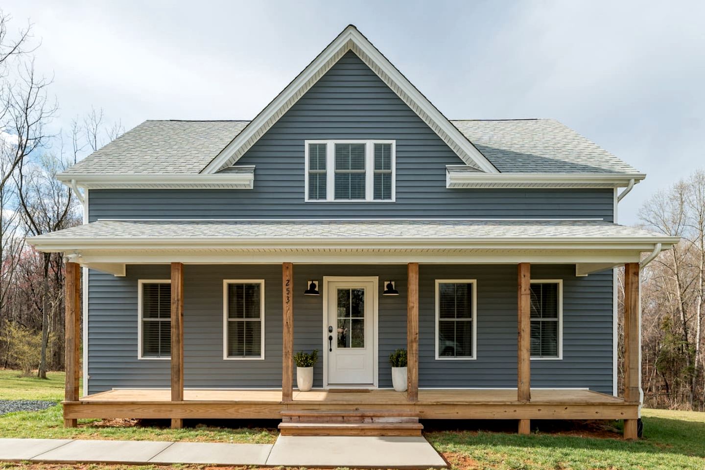 Double Cabins Ideal for Large Groups with Pool Table in Virginia