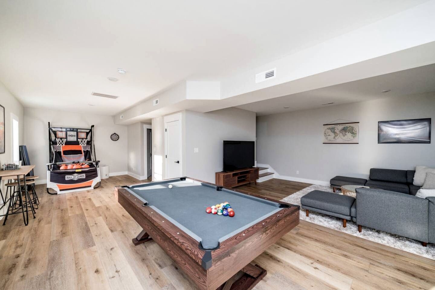Double Cabins Ideal for Large Groups with Pool Table in Virginia