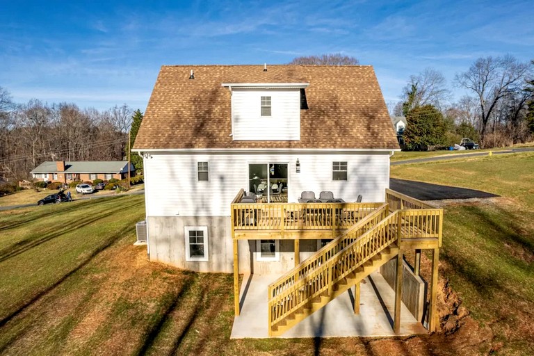 Cabins (United States of America, Madison Heights, Virginia)