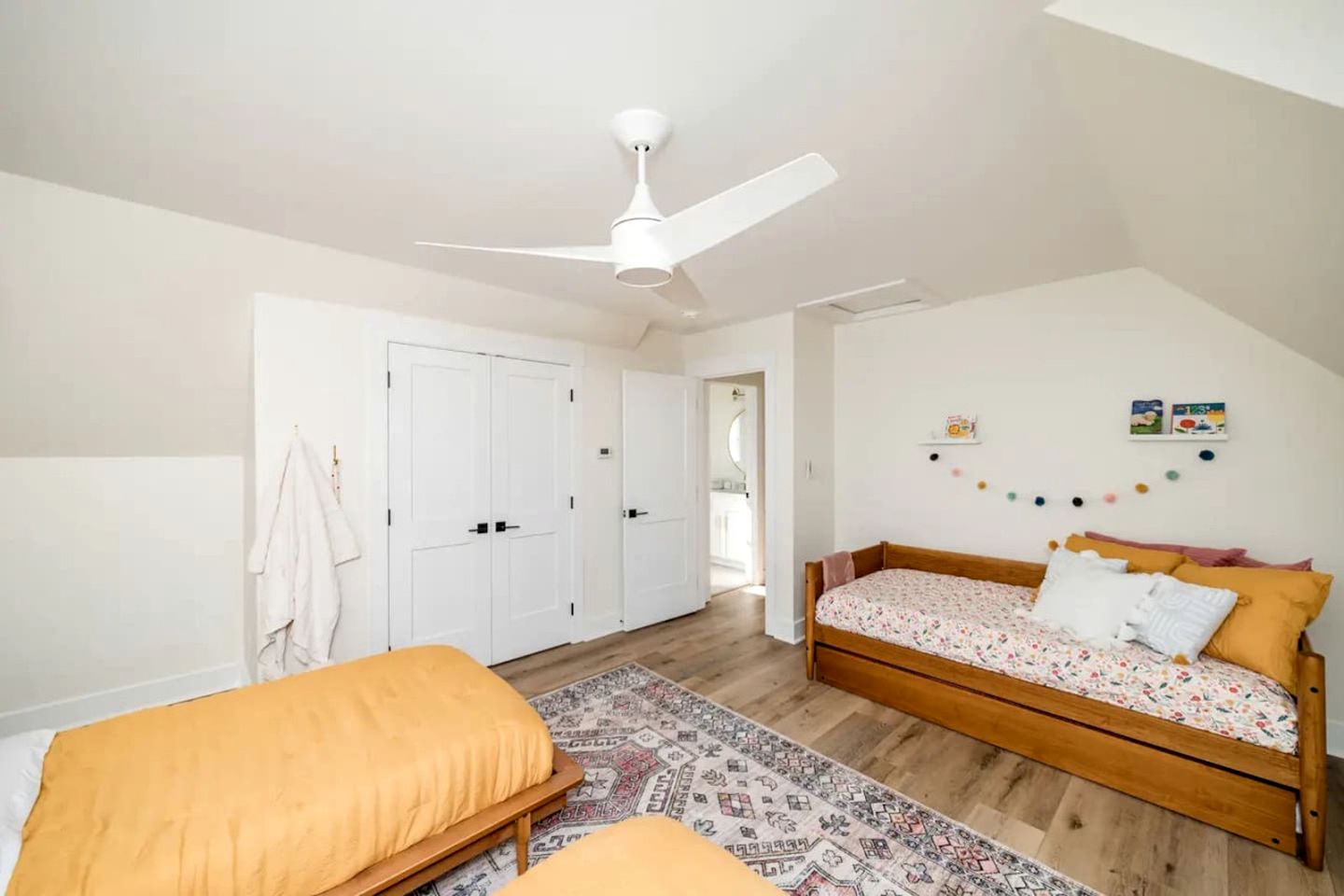 Double Cabins Ideal for Large Groups with Pool Table in Virginia