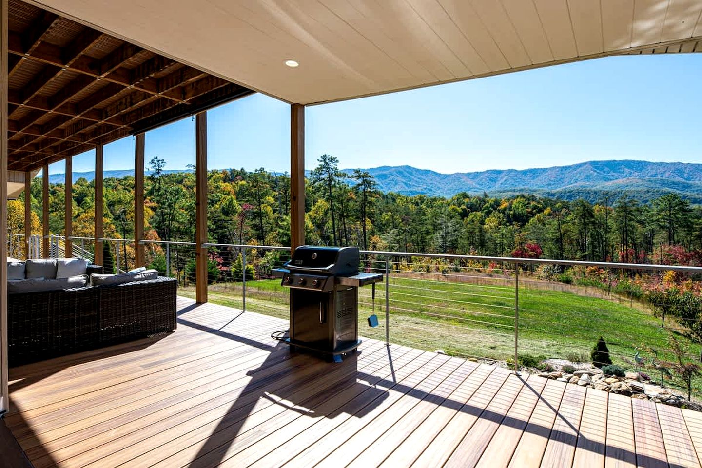 Pet Friendly Villa with Hot-tub in Gatlinburg, Tennessee