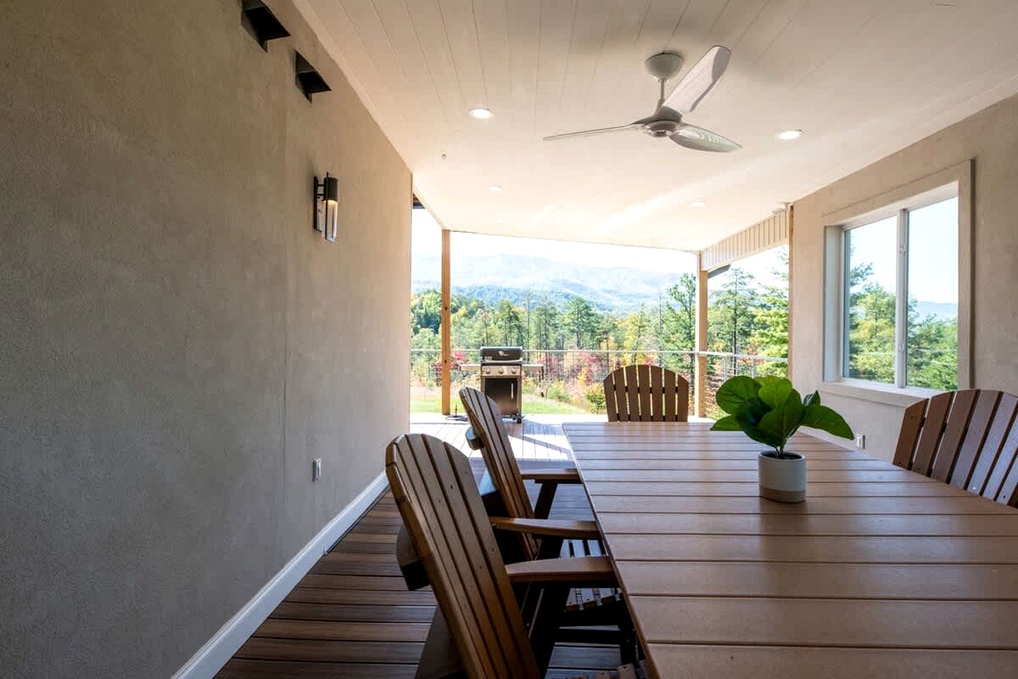 Pet Friendly Villa with Hot-tub in Gatlinburg, Tennessee