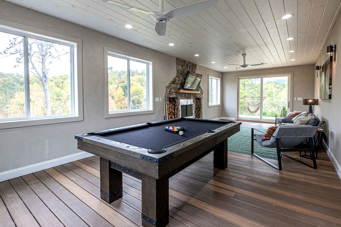 Pet Friendly Villa with Hot-tub in Gatlinburg, Tennessee