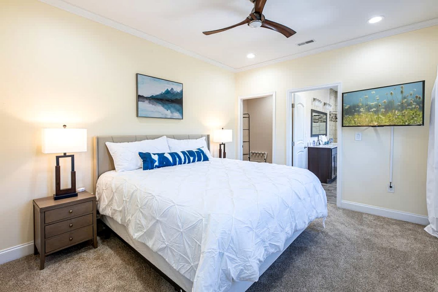 Pet Friendly Villa with Hot-tub in Gatlinburg, Tennessee