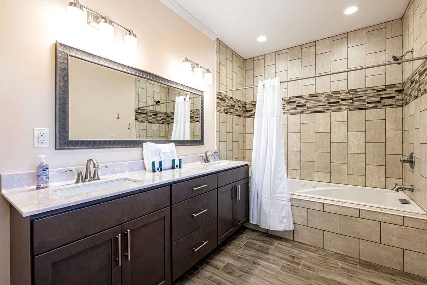 Pet Friendly Villa with Hot-tub in Gatlinburg, Tennessee