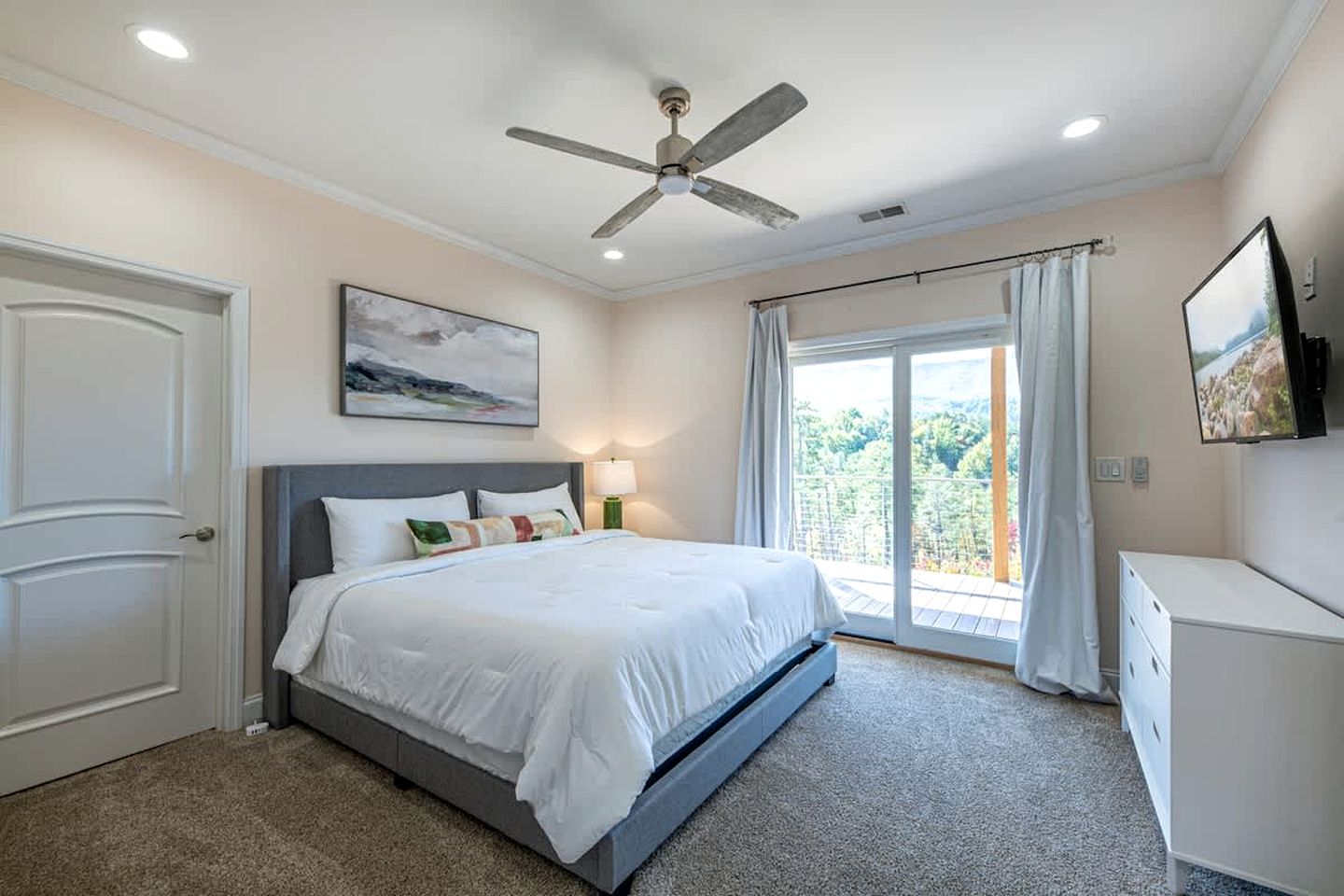 Pet Friendly Villa with Hot-tub in Gatlinburg, Tennessee