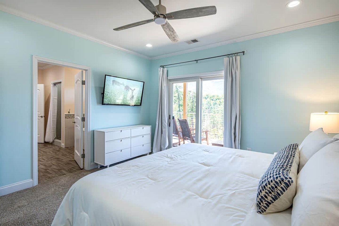 Pet Friendly Villa with Hot-tub in Gatlinburg, Tennessee