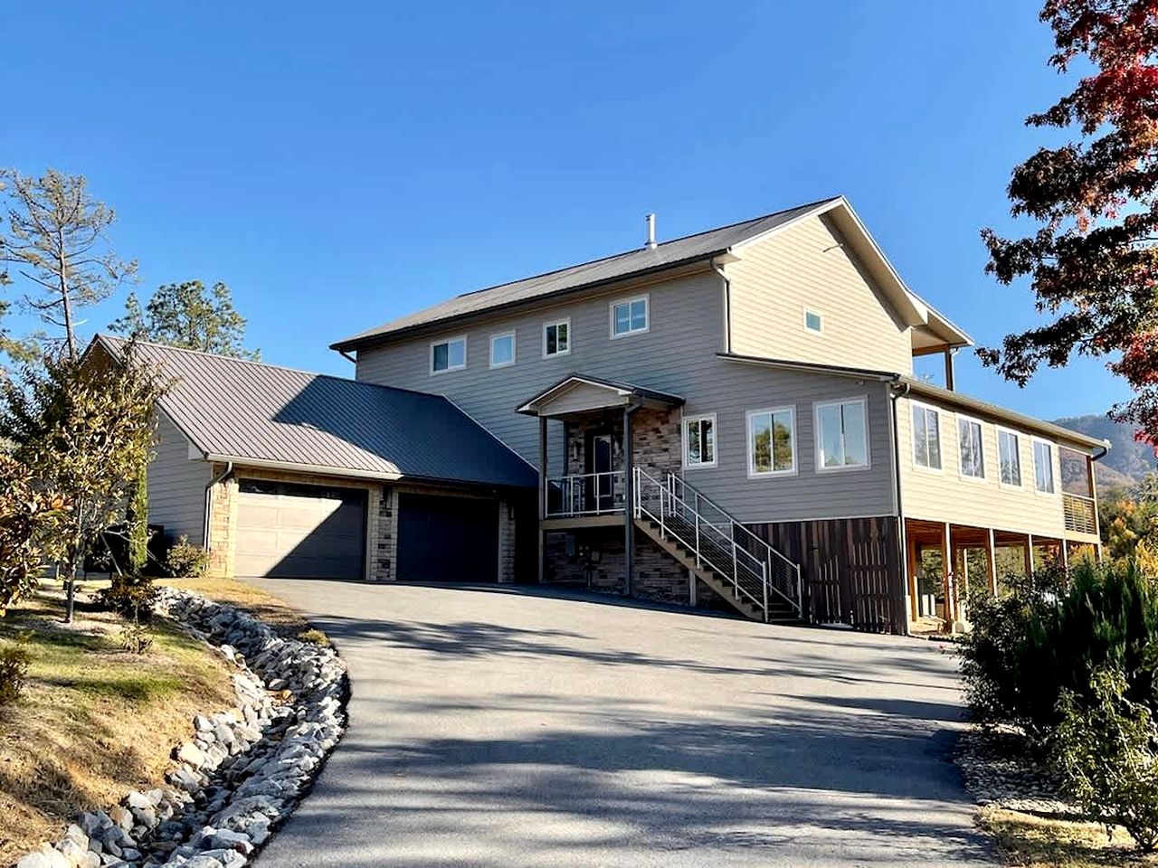 Pet Friendly Villa with Hot-tub in Gatlinburg, Tennessee