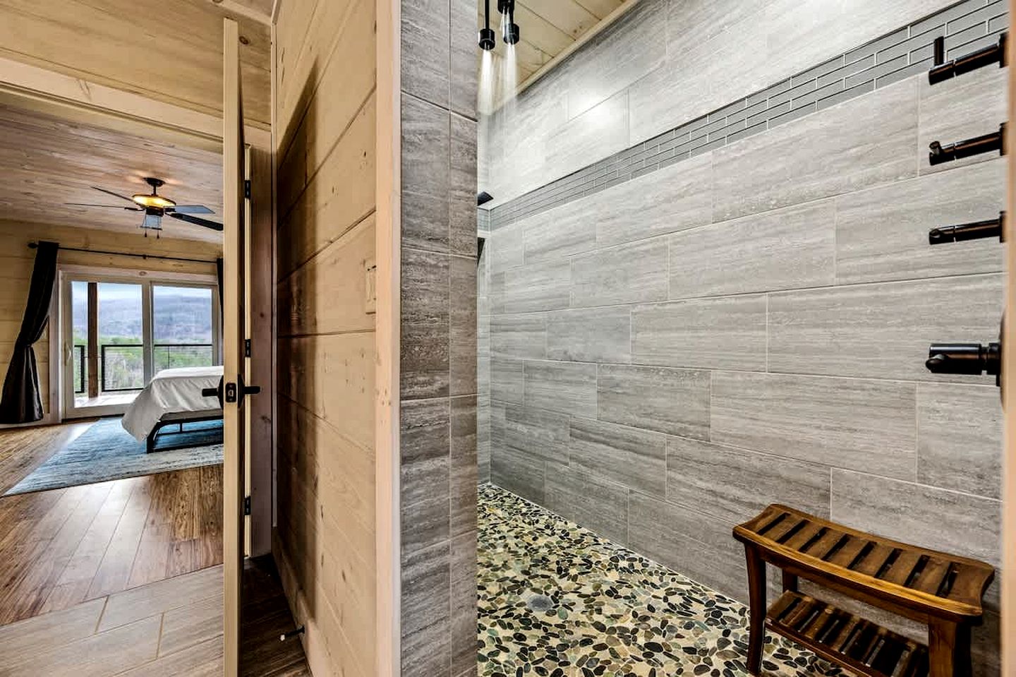 Cozy Villa with Hot-tub and Nice Vistas in Gatlinburg, Tennessee