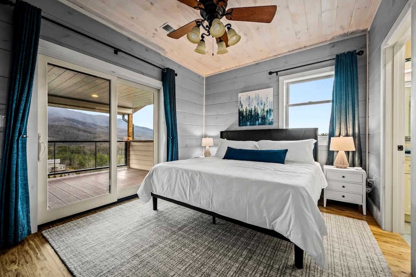 Cozy Villa with Hot-tub and Nice Vistas in Gatlinburg, Tennessee