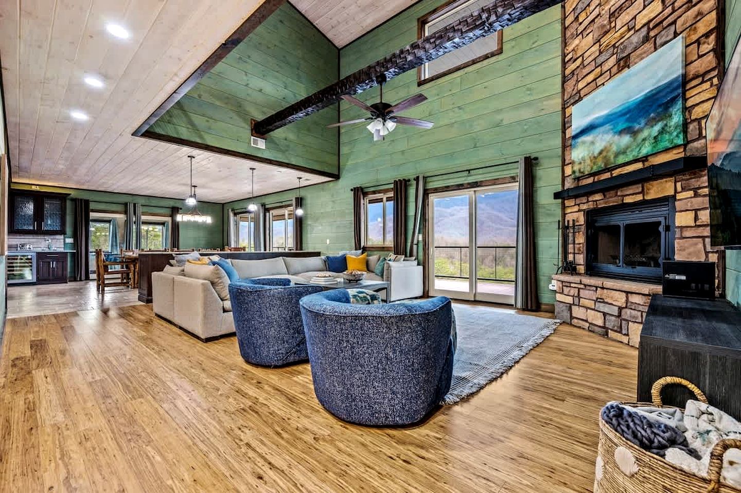 Cozy Villa with Hot-tub and Nice Vistas in Gatlinburg, Tennessee