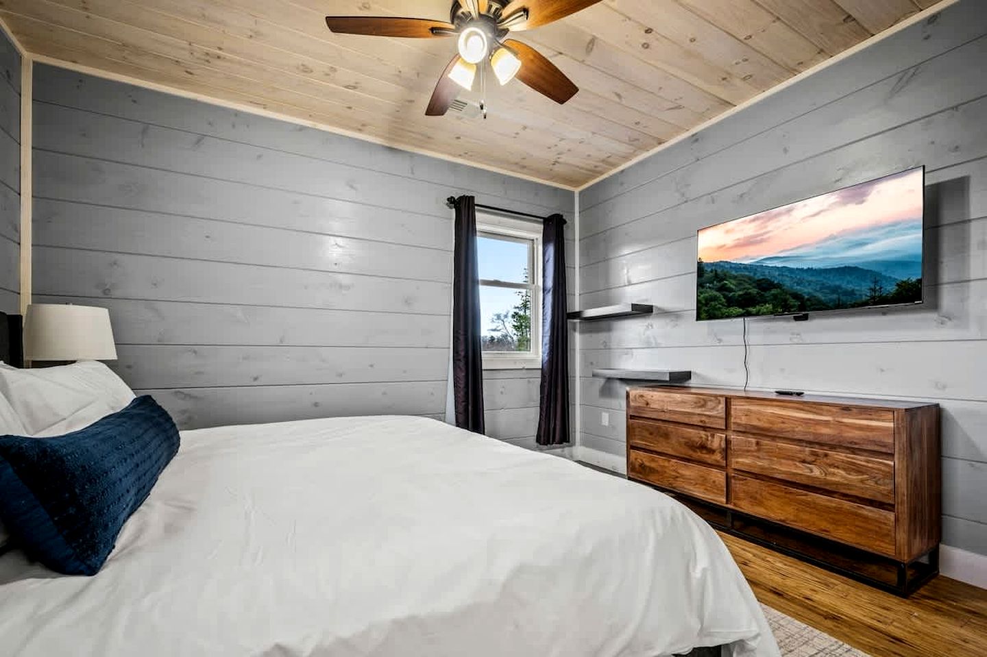 Cozy Villa with Hot-tub and Nice Vistas in Gatlinburg, Tennessee