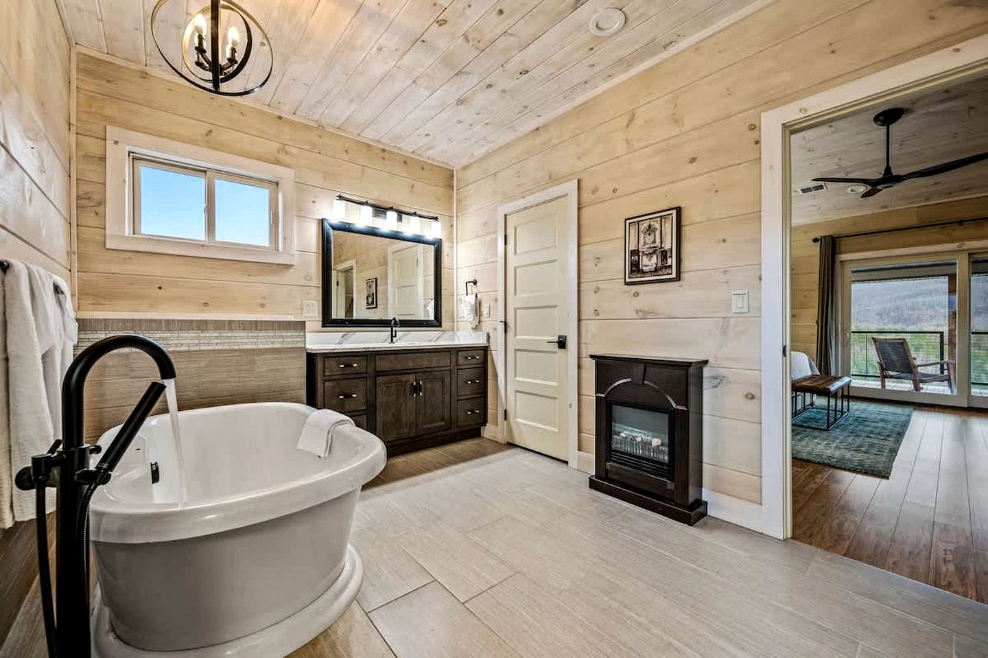 Cozy Villa with Hot-tub and Nice Vistas in Gatlinburg, Tennessee