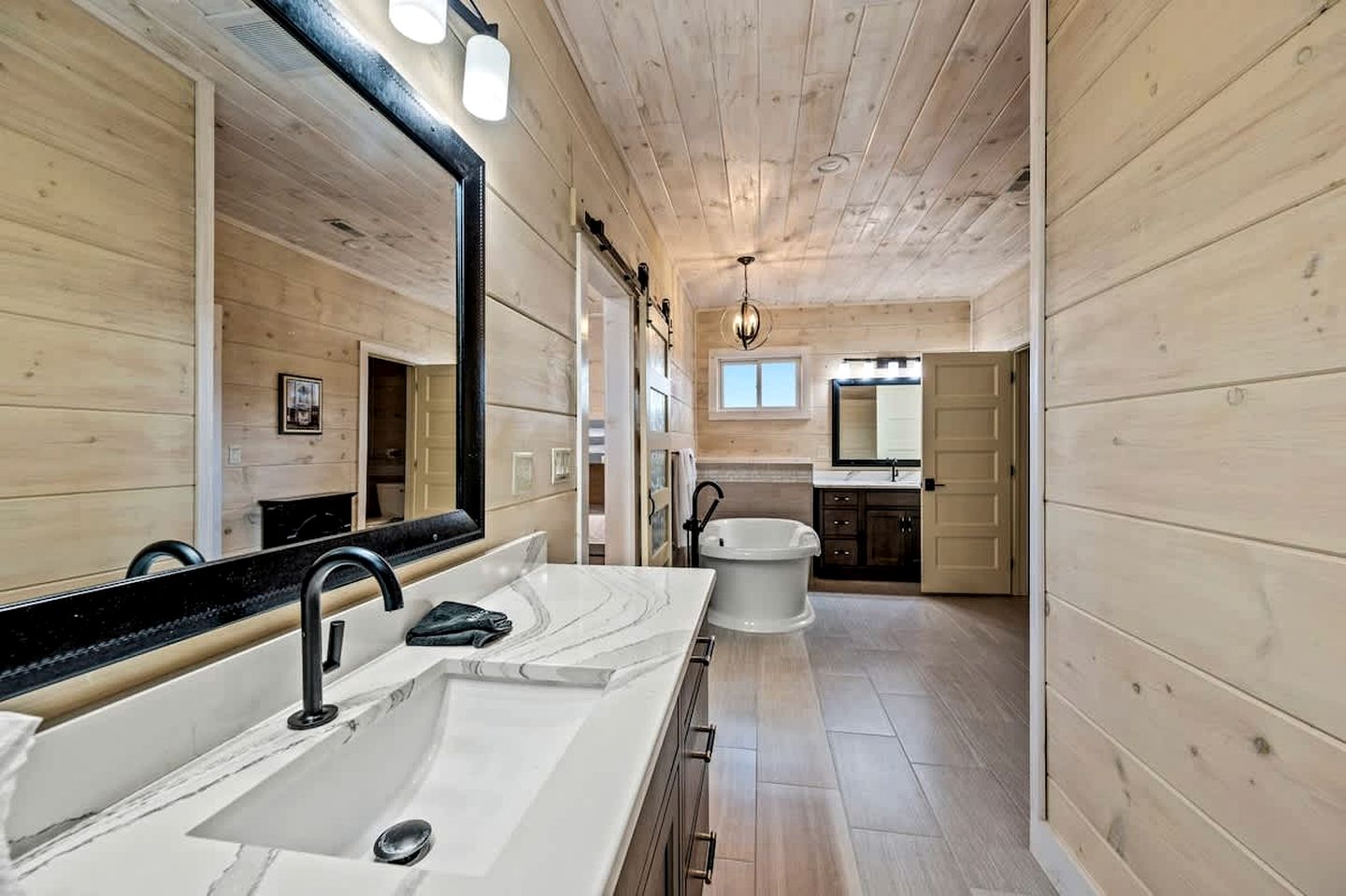 Cozy Villa with Hot-tub and Nice Vistas in Gatlinburg, Tennessee