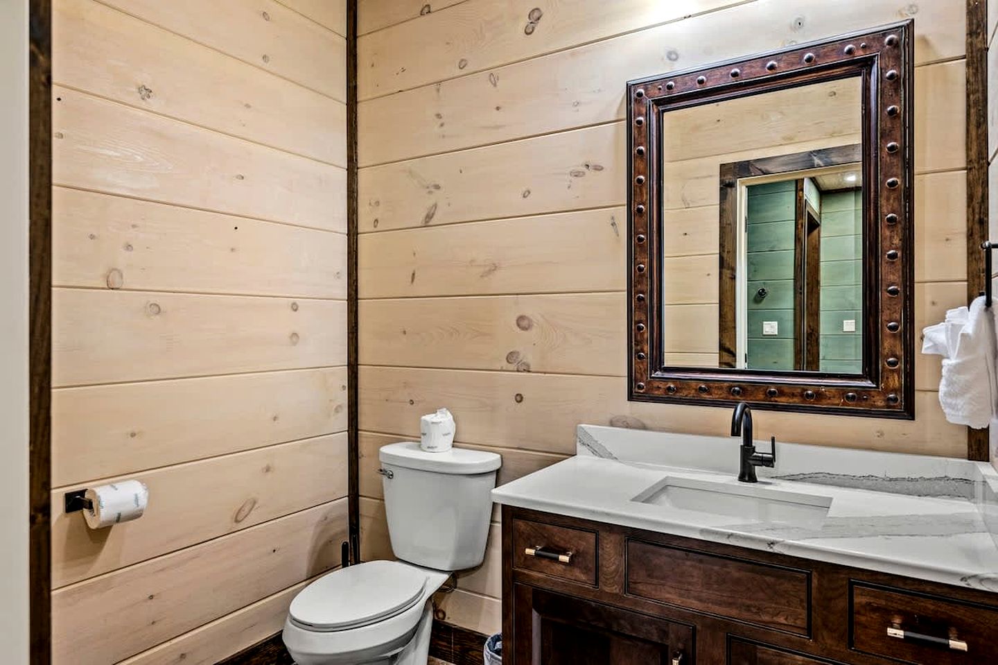 Cozy Villa with Hot-tub and Nice Vistas in Gatlinburg, Tennessee