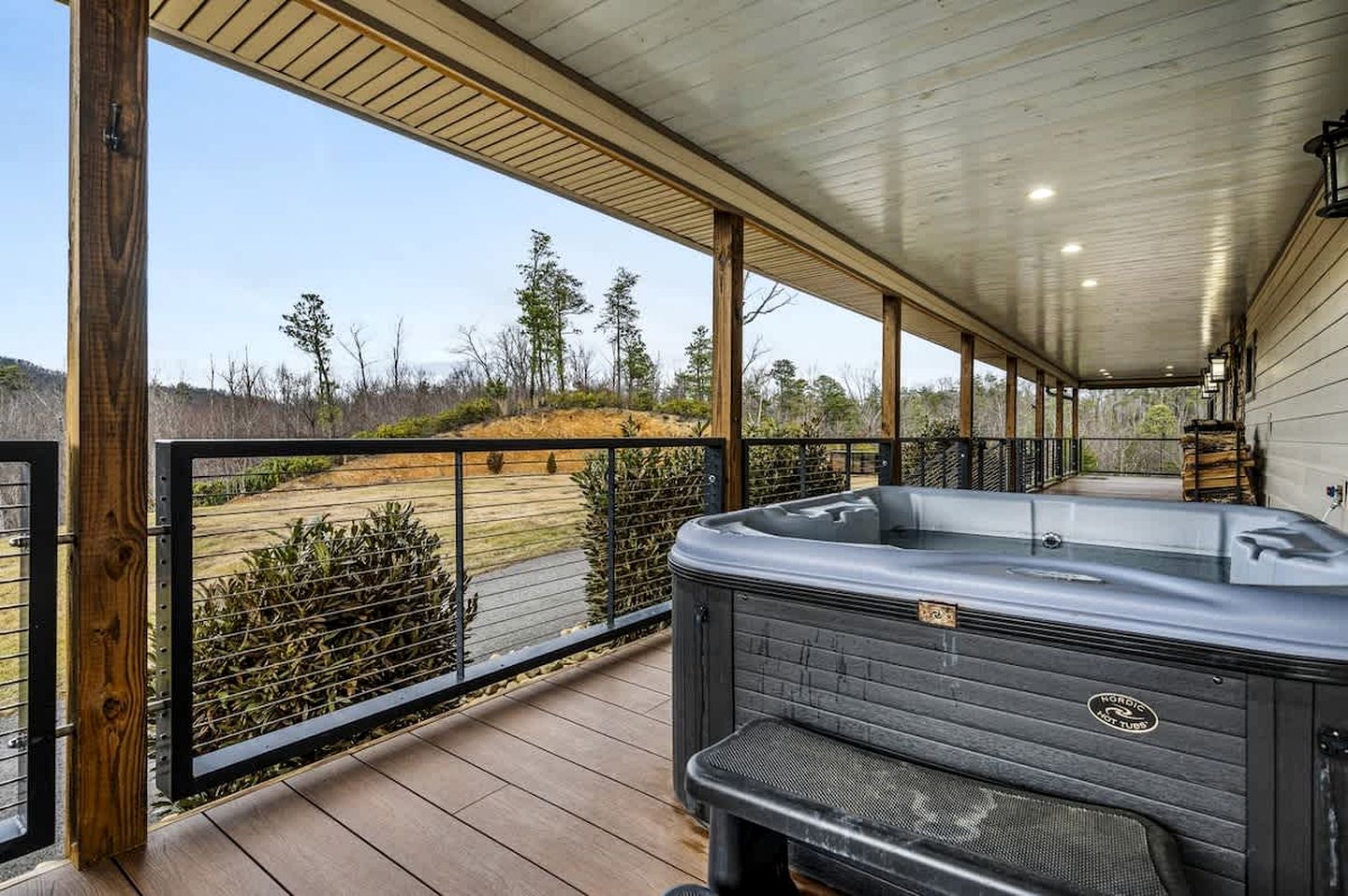 Cozy Villa with Hot-tub and Nice Vistas in Gatlinburg, Tennessee