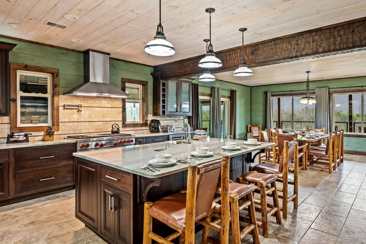 Cozy Villa with Hot-tub and Nice Vistas in Gatlinburg, Tennessee