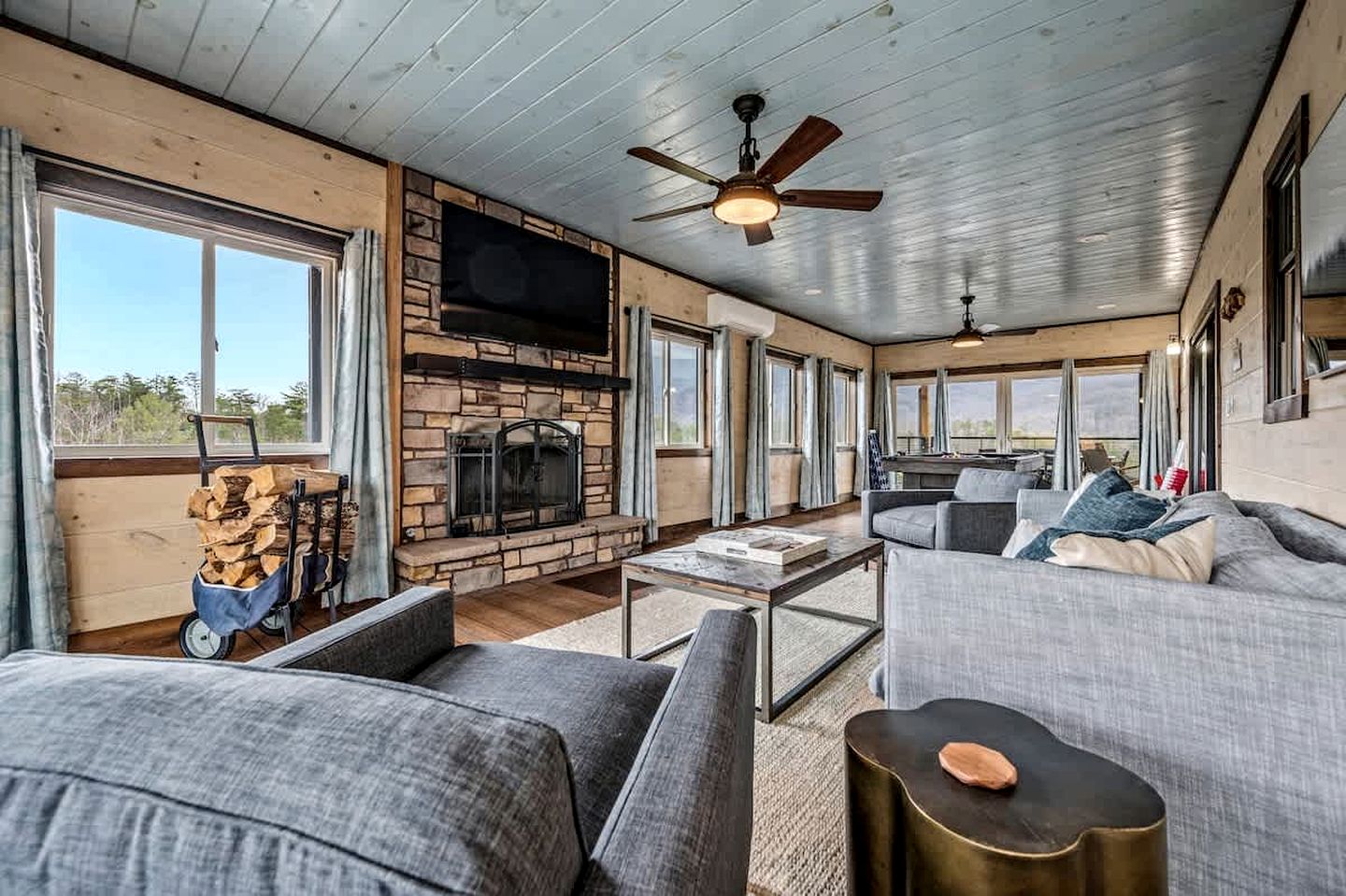 Cozy Villa with Hot-tub and Nice Vistas in Gatlinburg, Tennessee