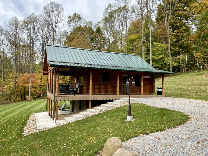 Wonderful Cabin with Hot-Tub Ideal to Recharge in Ohio