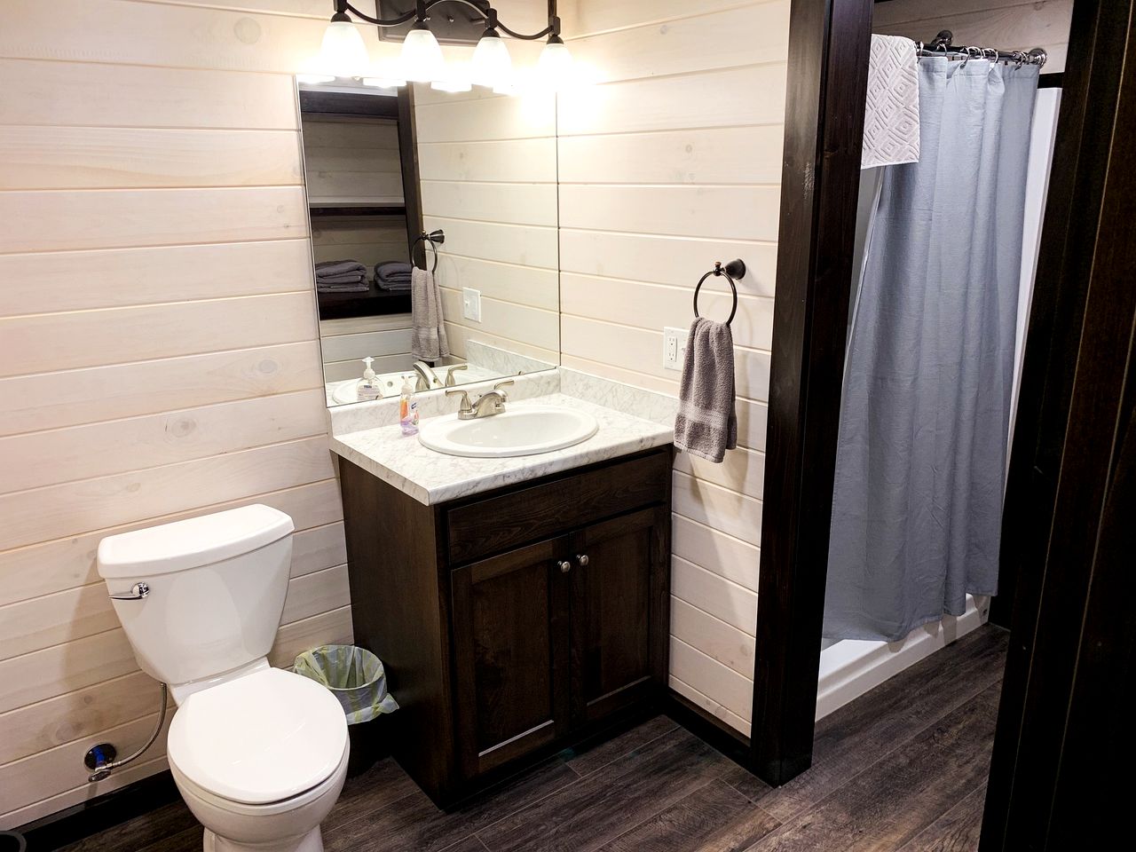 Wonderful Cabin with Hot-Tub Ideal to Recharge in Ohio