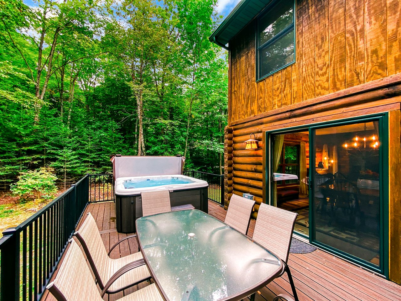 Cozy Log Cabin with Hot Tub & Firepit near Pebble Beach, Sister Bay, Wisconsin