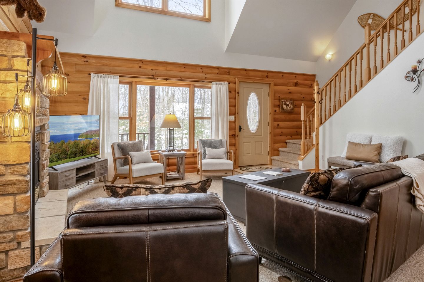 Cozy Log Cabin with Hot Tub & Firepit near Pebble Beach, Sister Bay, Wisconsin