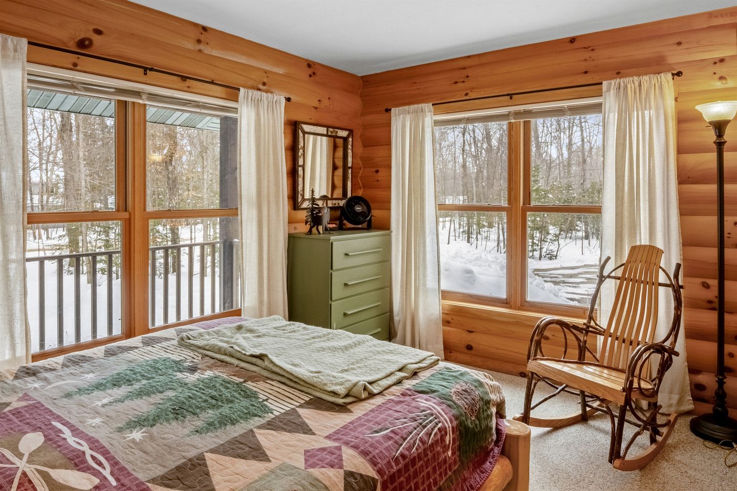 Cozy Log Cabin with Hot Tub & Firepit near Pebble Beach, Sister Bay, Wisconsin
