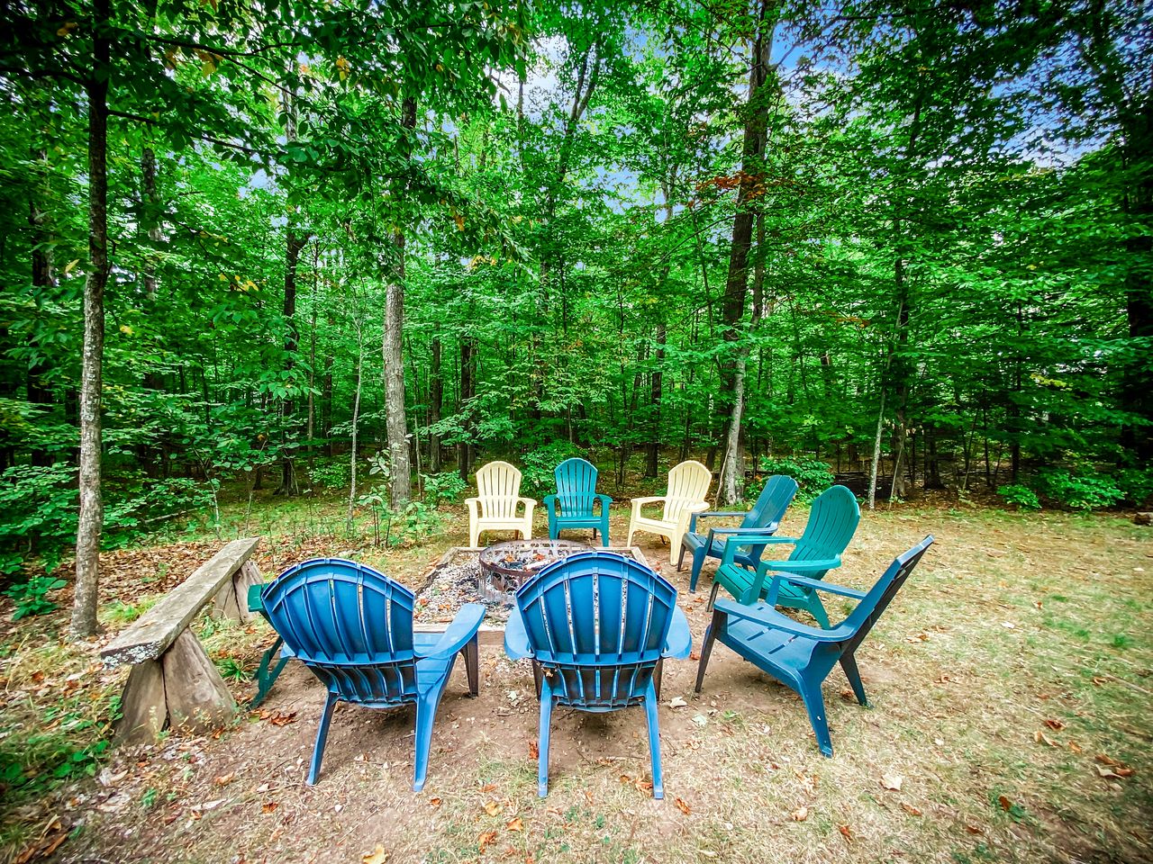 Cozy Log Cabin with Hot Tub & Firepit near Pebble Beach, Sister Bay, Wisconsin