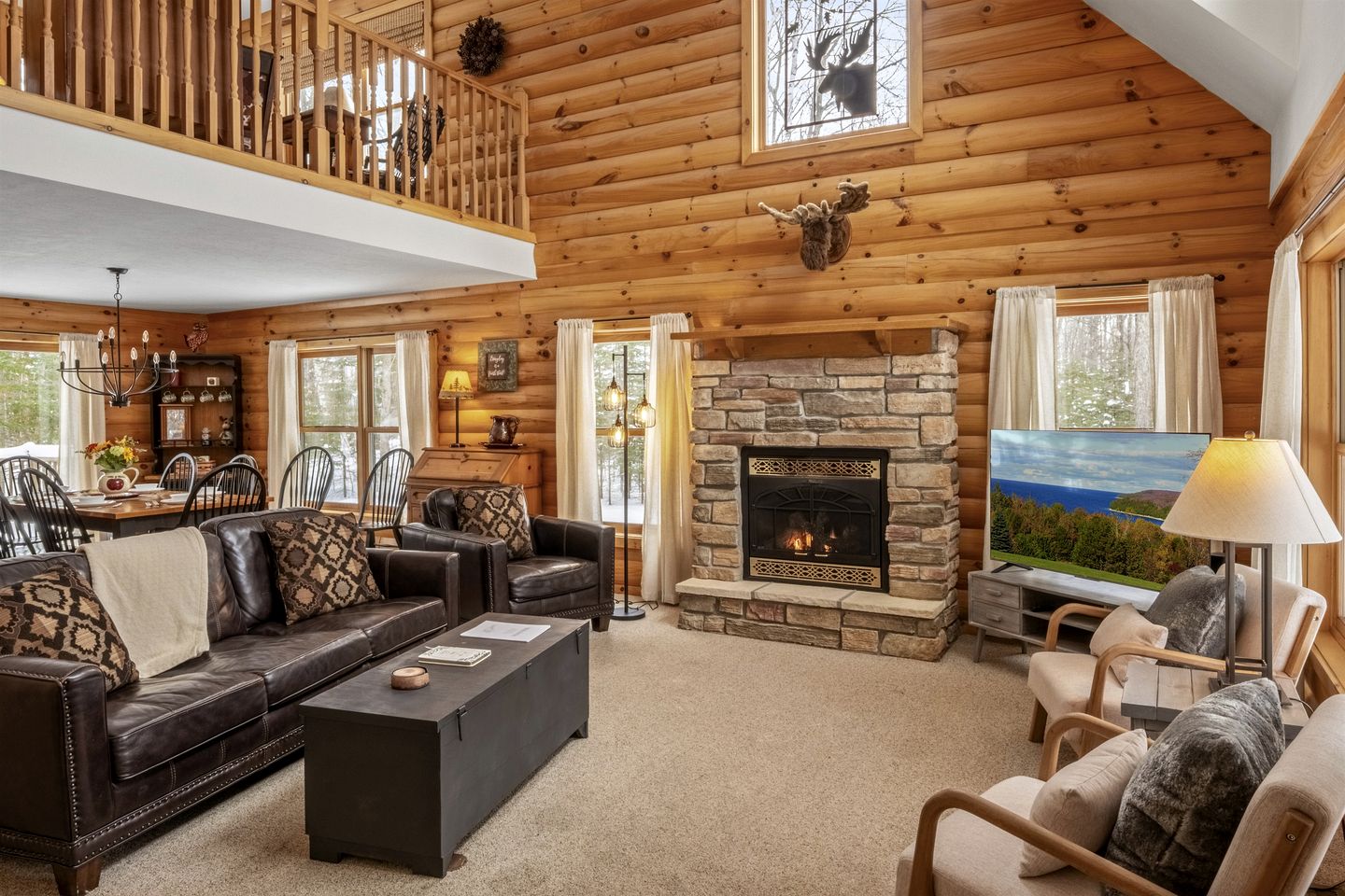 Cozy Log Cabin with Hot Tub & Firepit near Pebble Beach, Sister Bay, Wisconsin
