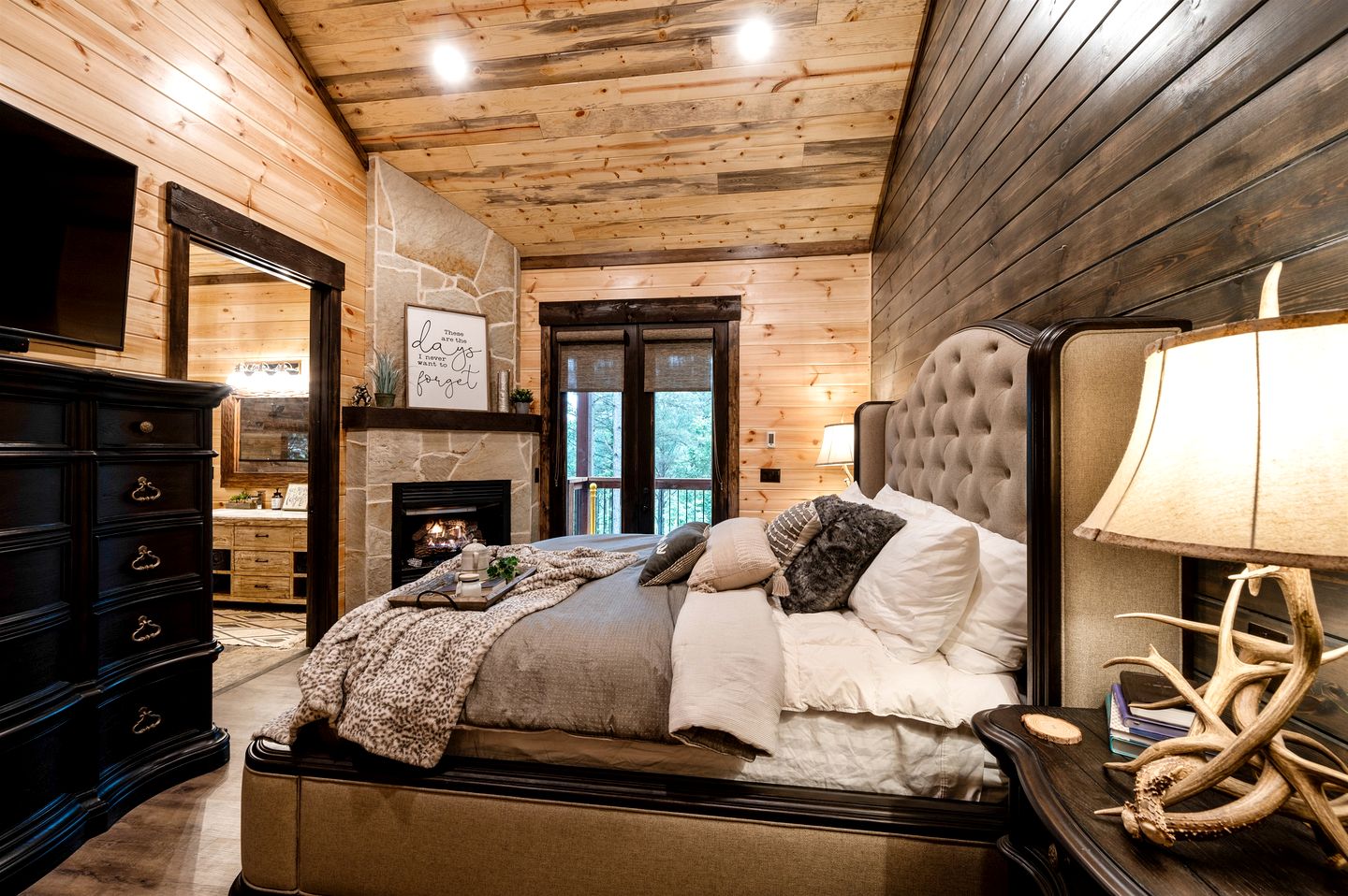 Gorgeous Cabin with Sauna and Hot-tub in Broken Bow, Oklahoma