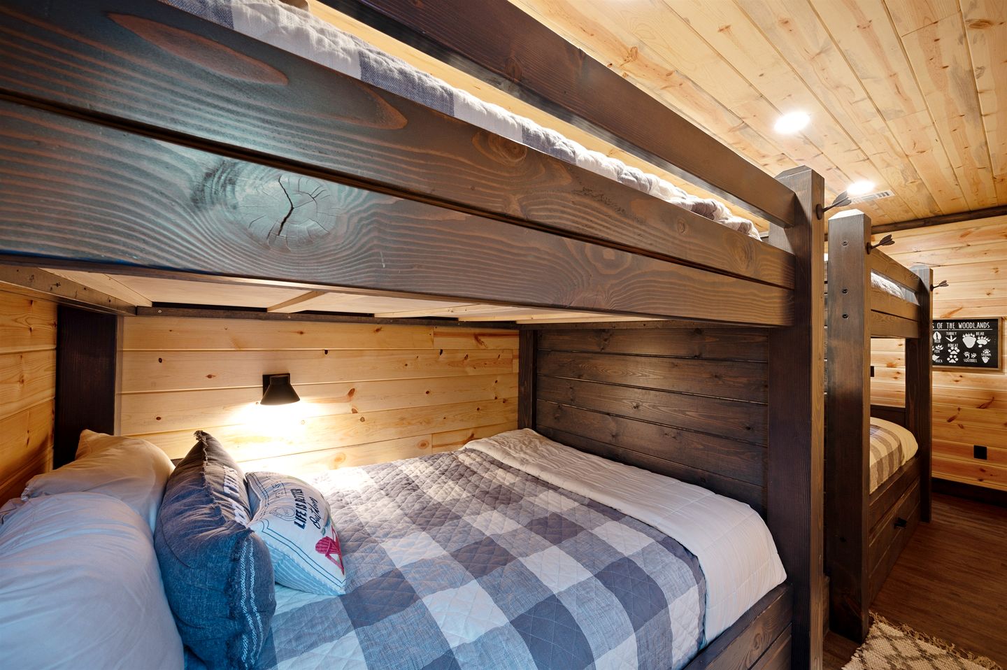 Gorgeous Cabin with Sauna and Hot-tub in Broken Bow, Oklahoma