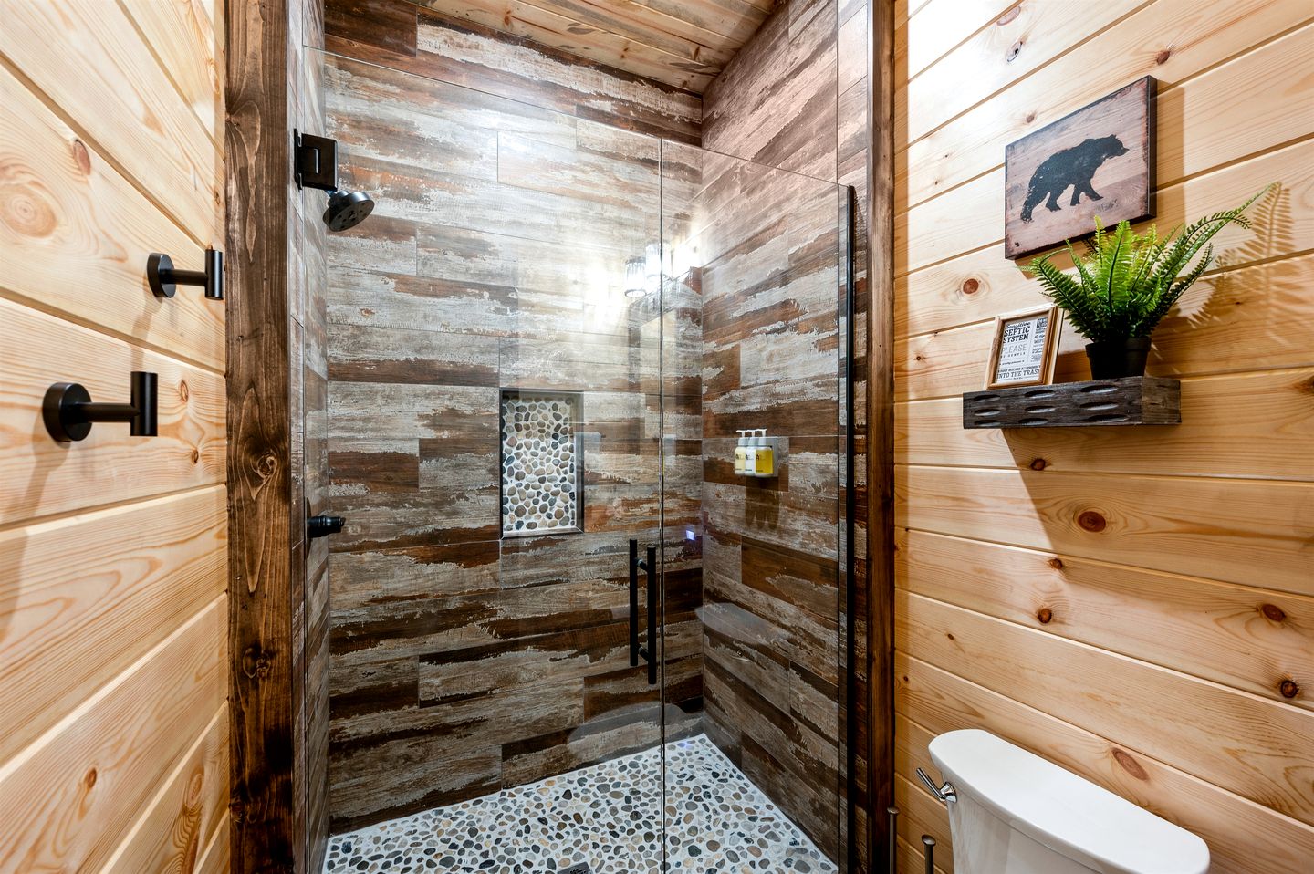 Gorgeous Cabin with Sauna and Hot-tub in Broken Bow, Oklahoma