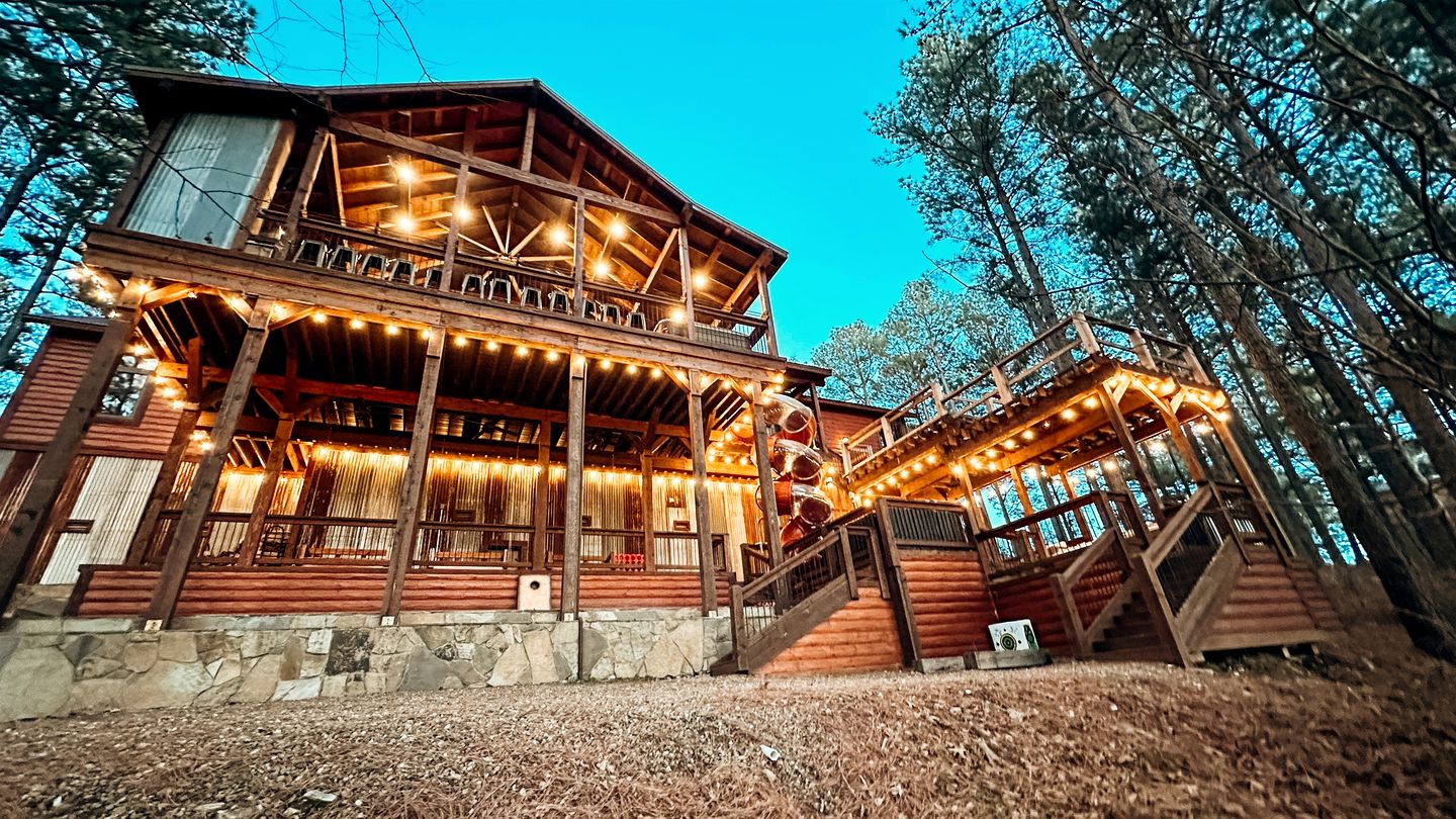 Gorgeous Cabin with Sauna and Hot-tub in Broken Bow, Oklahoma