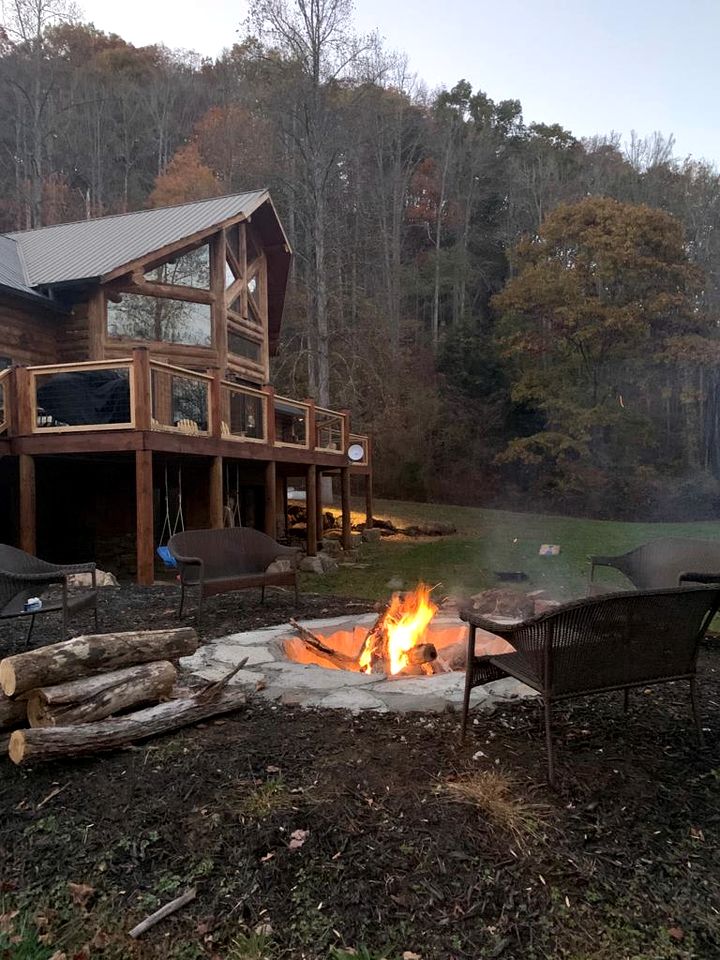 Luxury Log Cabin with Movie Room & Firepit near Sylva, North Carolina