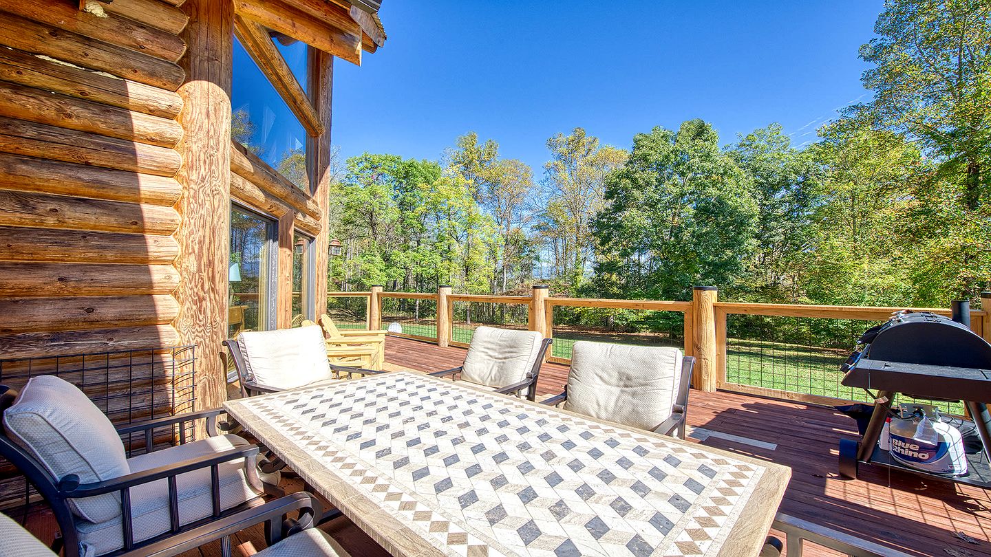 Luxury Log Cabin with Movie Room & Firepit near Sylva, North Carolina
