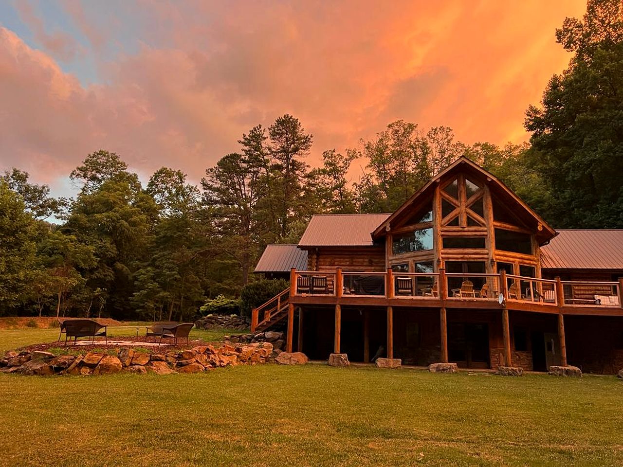 Luxury Log Cabin with Movie Room & Firepit near Sylva, North Carolina