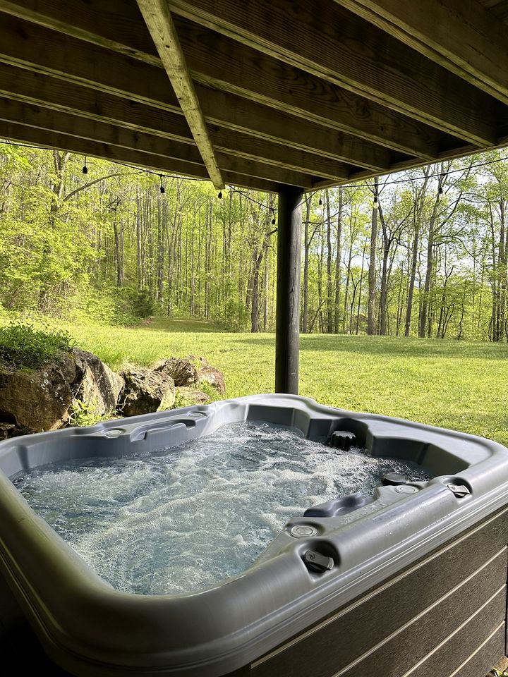 Luxury Log Cabin with Movie Room & Firepit near Sylva, North Carolina