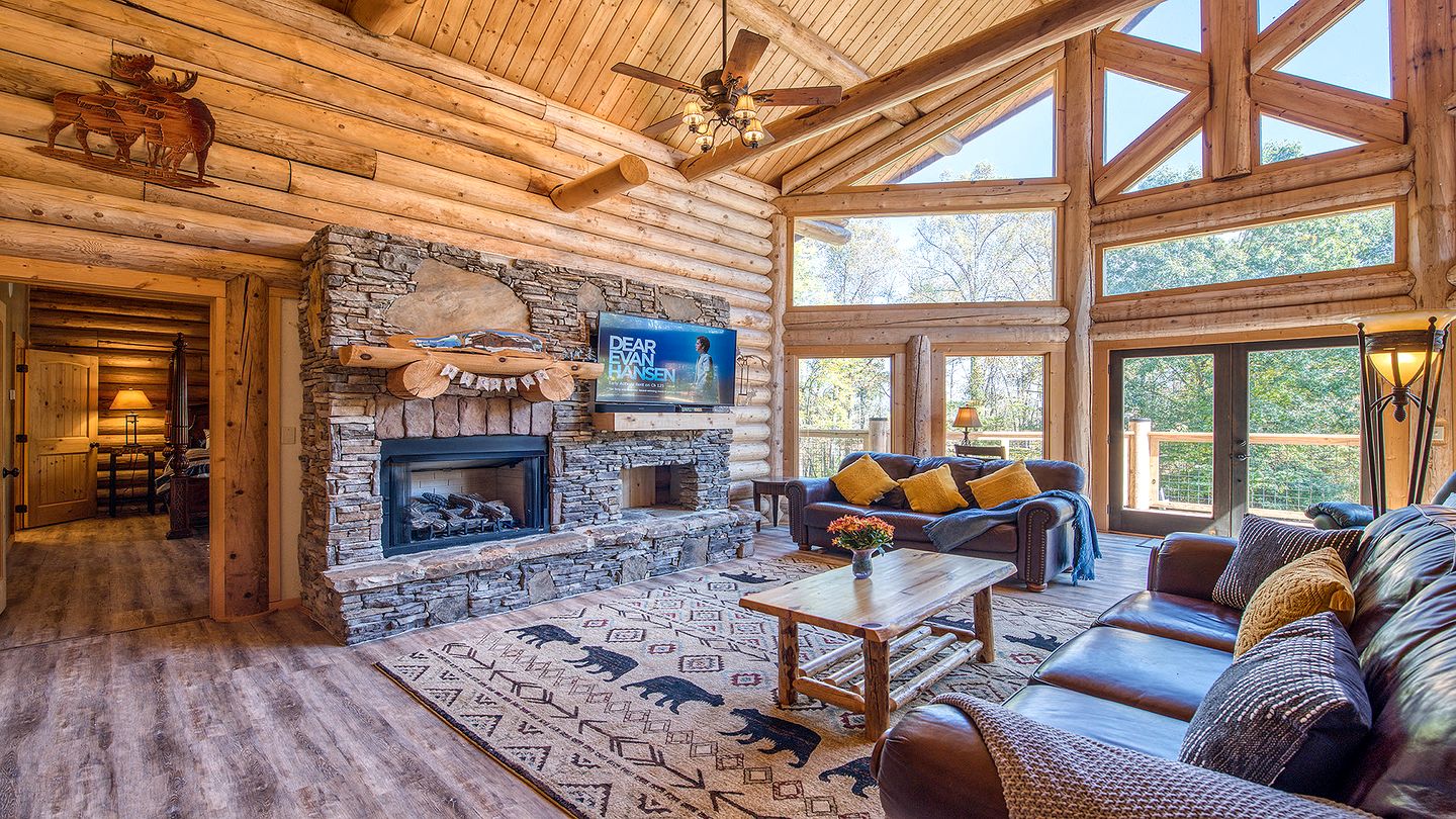 Luxury Log Cabin with Movie Room & Firepit near Sylva, North Carolina