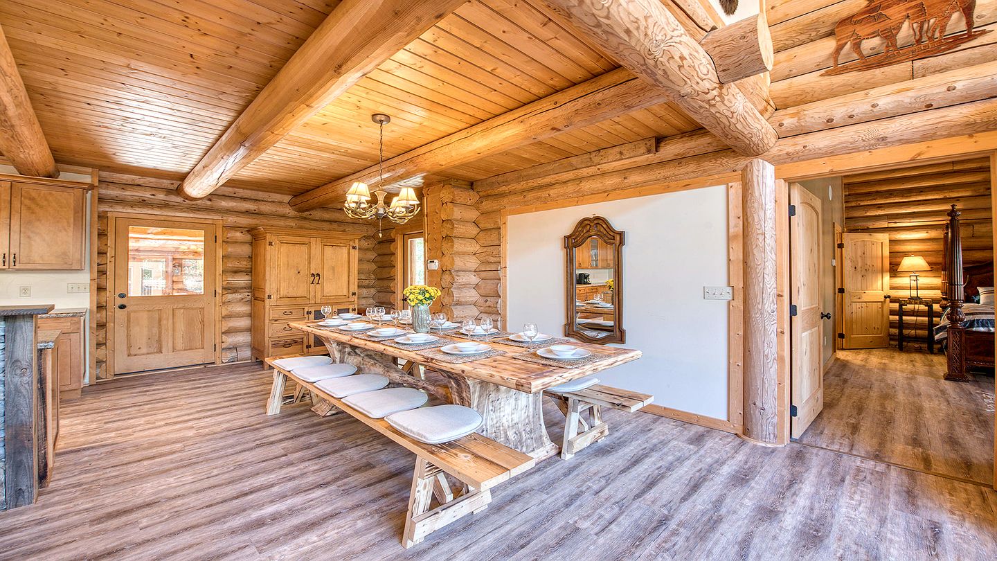 Luxury Log Cabin with Movie Room & Firepit near Sylva, North Carolina