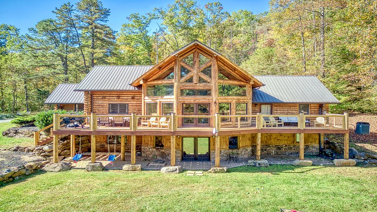 Luxury Log Cabin with Movie Room & Firepit near Sylva, North Carolina