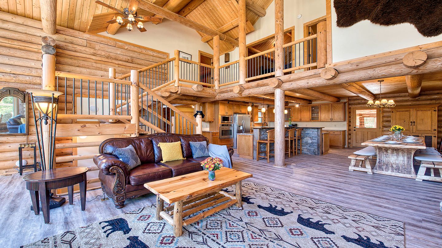 Luxury Log Cabin with Movie Room & Firepit near Sylva, North Carolina