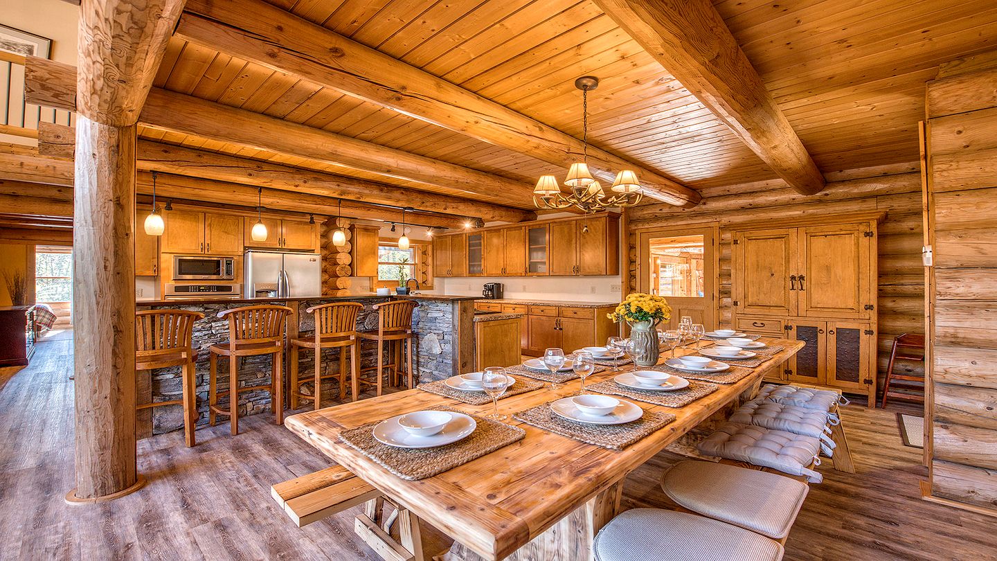 Luxury Log Cabin with Movie Room & Firepit near Sylva, North Carolina
