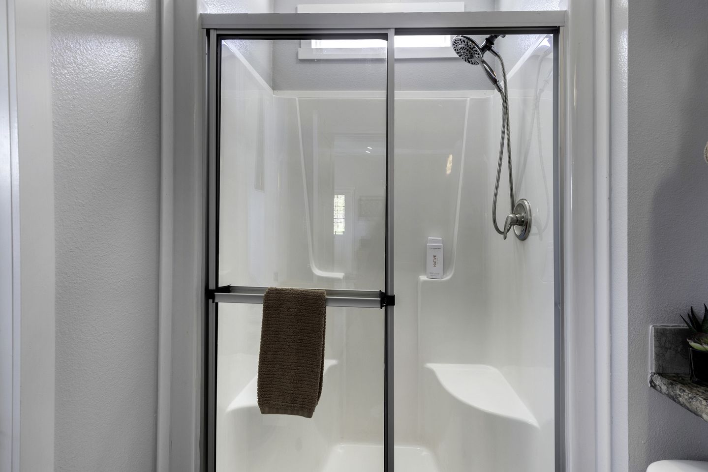 Romantic Cabin with Pond Views Great for Couples in Texas