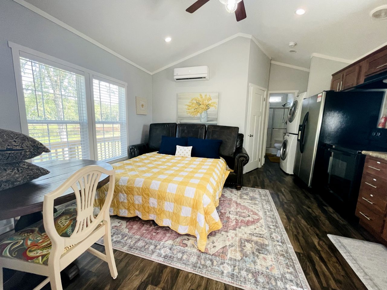 Romantic Cabin with Pond Views Great for Couples in Texas