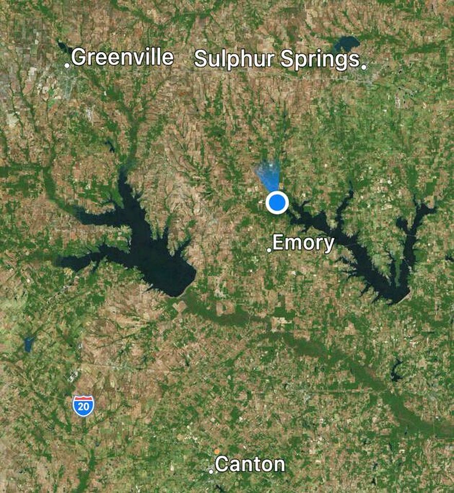 Romantic Cabin with Pond Views Great for Couples in Texas