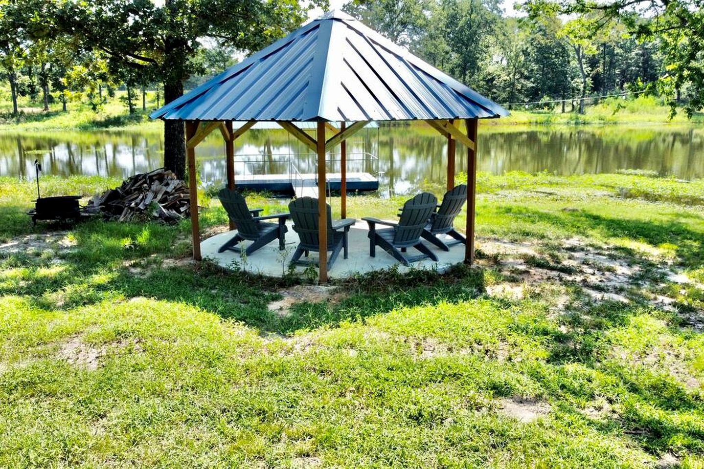 Romantic Cabin with Pond Views Great for Couples in Texas