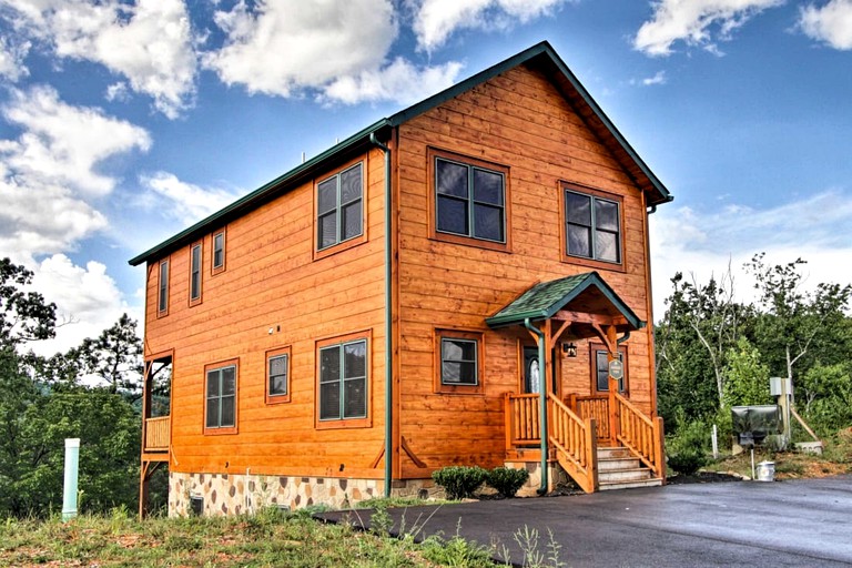 Spacious Rental with Amazing Views of the Smokies and Games Room in Gatlinburg, Tennessee