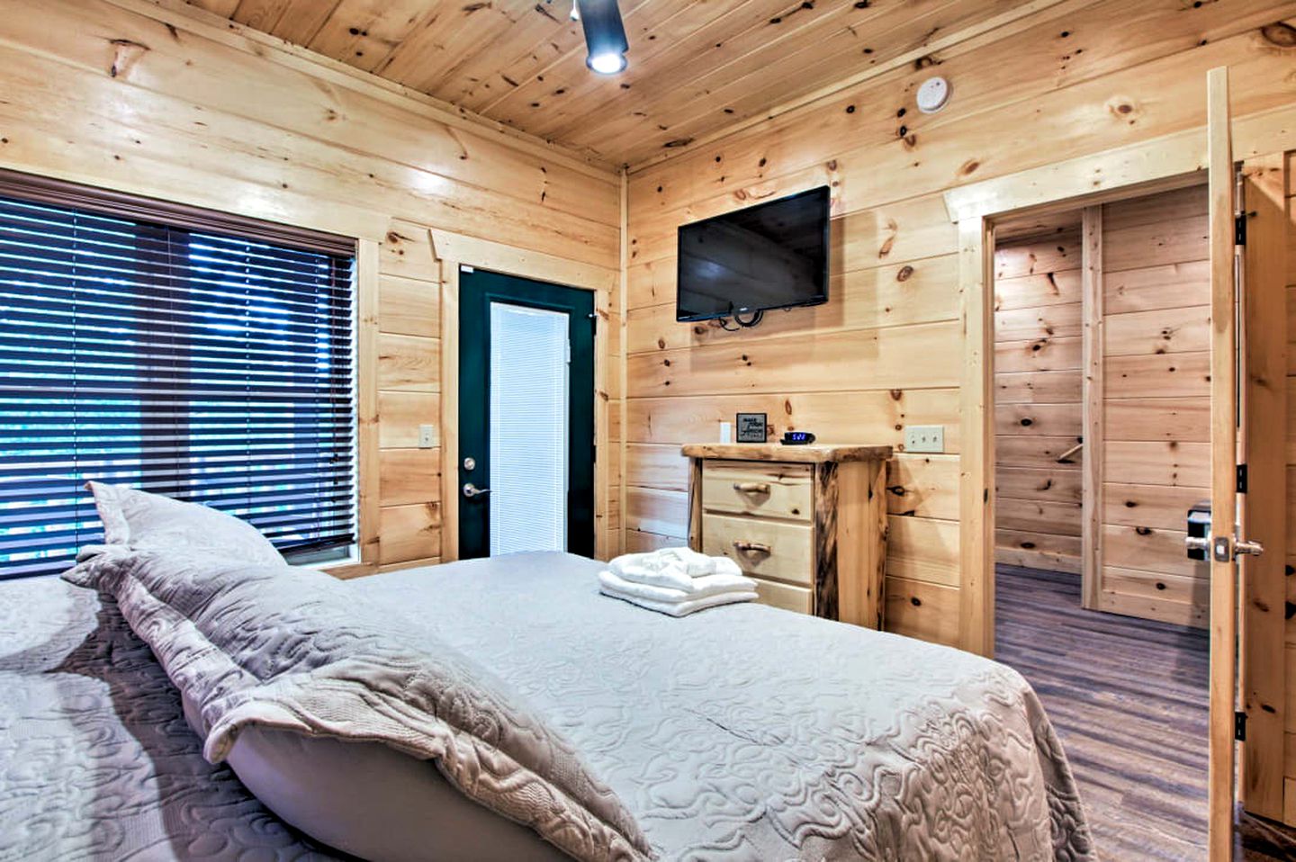 Spacious Rental with Amazing Views of the Smokies and Games Room in Gatlinburg, Tennessee