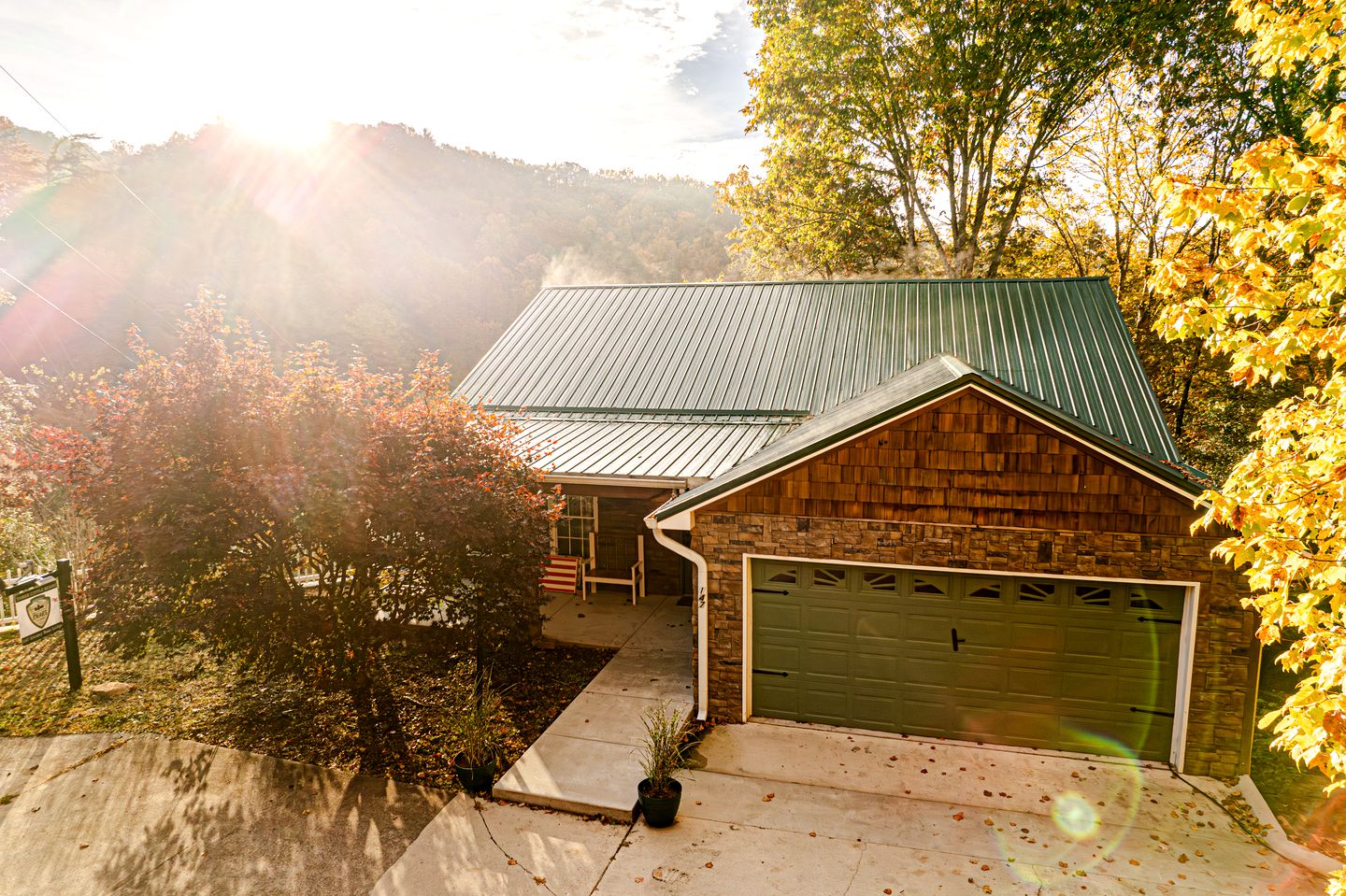 Mountain Oasis: Secluded Cabin Nestled Alongside a Creek in Bryson City, NC